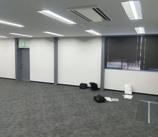 大阪市西区で事務所ビル内のリニューアル工事に伴う塗装工事です。