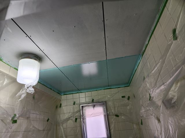 風呂天井に上塗り塗装