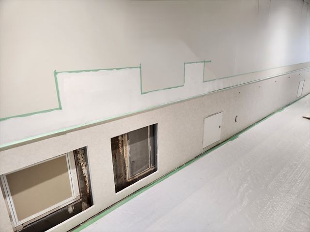 廊下壁仕上げ作業
