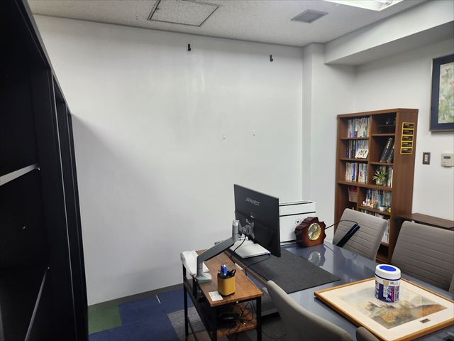 事務所壁模様替え