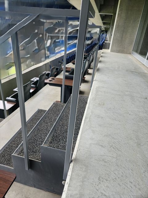 塗装後の手摺り