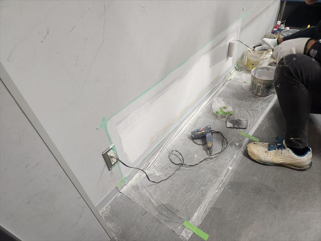 壁面部分塗装中