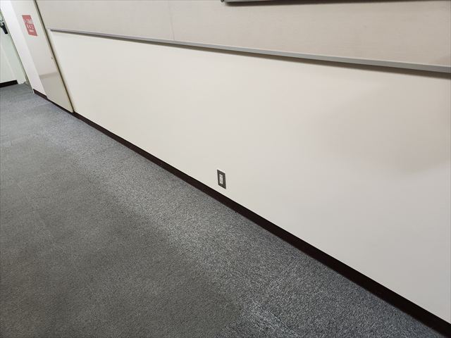 塗装後の廊下壁