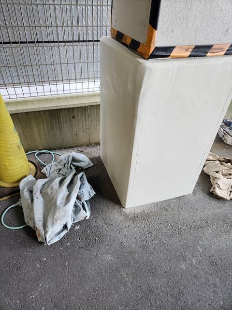 柱壁塗装中