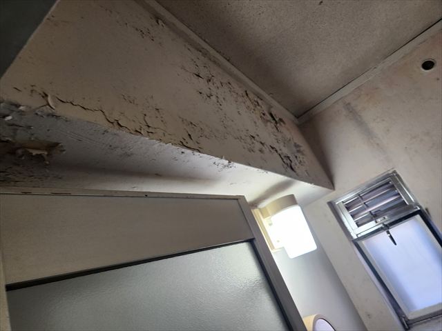 浴室入口付近の梁部分の劣化