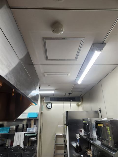 天井の塗装後です。