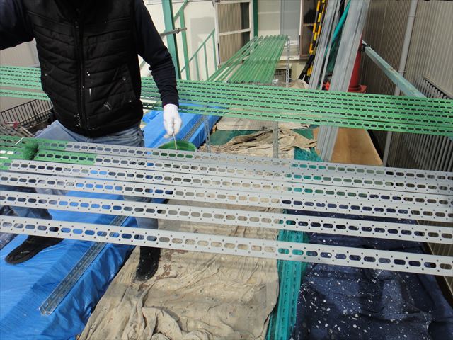 L型金物置き塗り中