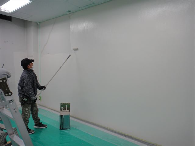 壁塗装中