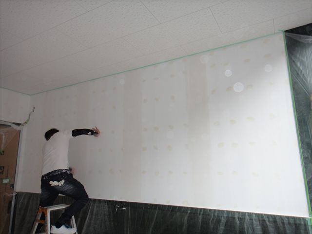 パテ部にペーパーで研磨