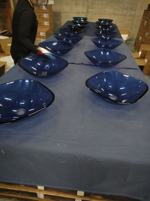 台の上に並べた洗面ボール