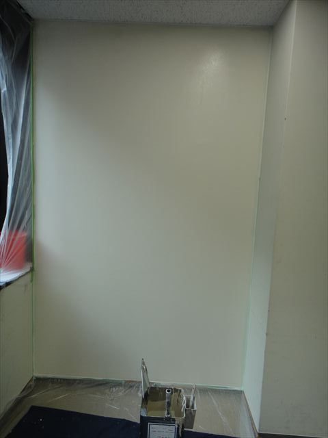 壁塗装１回目