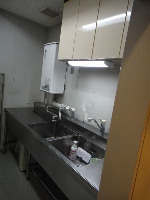 塗装前の湯沸室壁