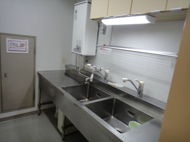 塗装後の湯沸室壁