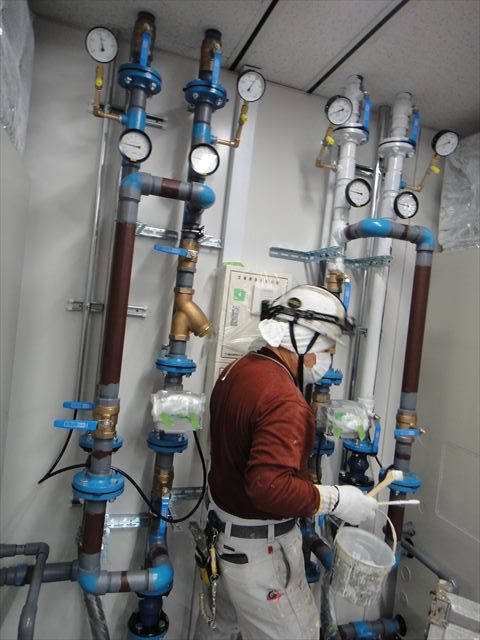 塗装前の空調配管