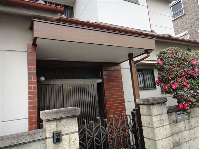 支柱と縦樋の仕上げ塗装