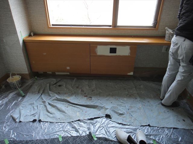 開口部をパテ処理後