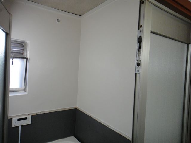 塗装後の浴室壁