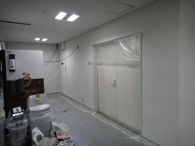 自販機裏の壁