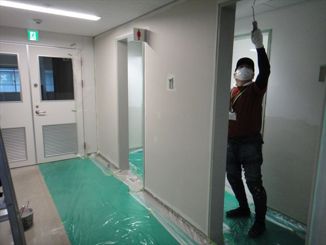 トイレ前室塗装