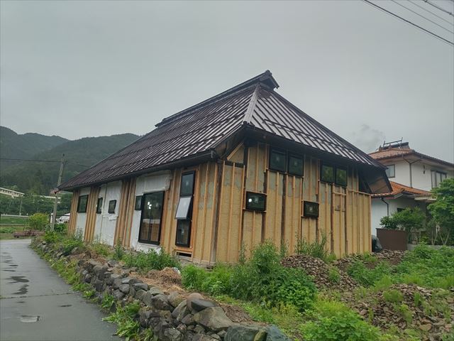 長野市で築100年の古民家の屋根塗装の見積もり依頼で現地調査に伺いました。