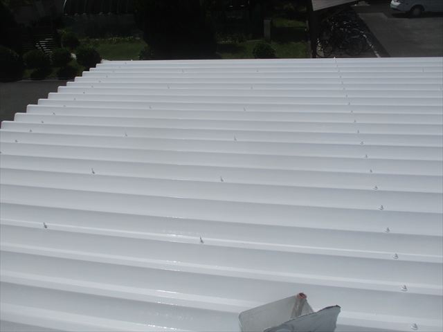 折半屋根遮熱塗装後