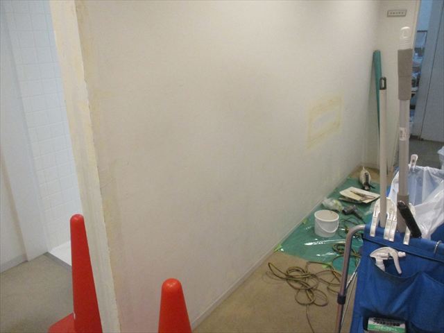 壁のパテ処理１回目