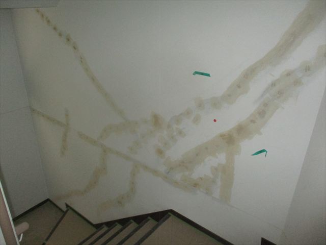 注入材跡にパテ処理