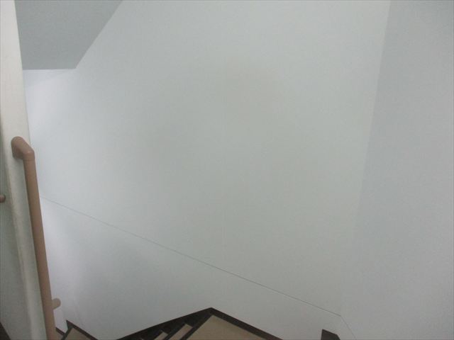 階段室塗装後