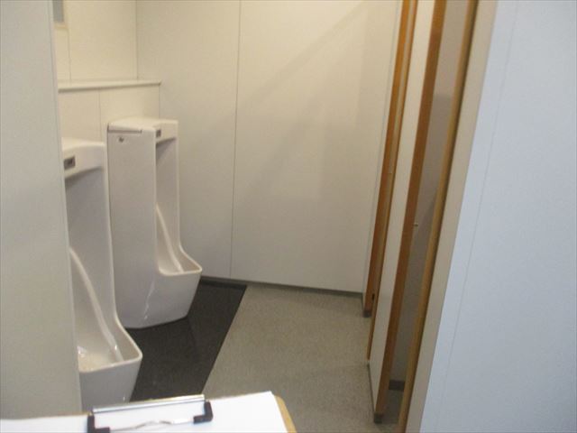 大阪市中央区の事務所ビル内のトイレ等に無光触媒塗布の見積り依頼を受けました