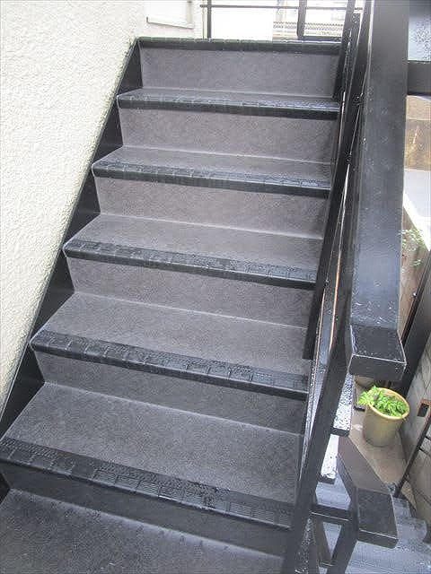 兵庫県芦屋市で外部階段の塗装作業を行いました
