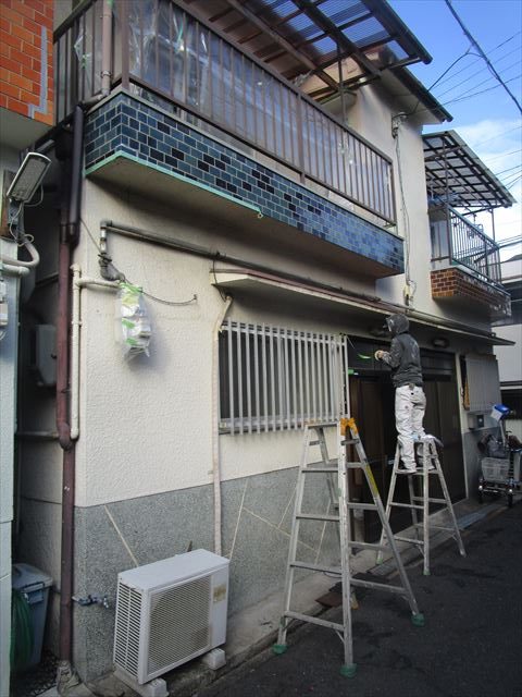 大阪市生野区で正面部分の外壁塗装を行いました。