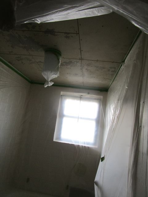 浴室天井塗装前の養生
