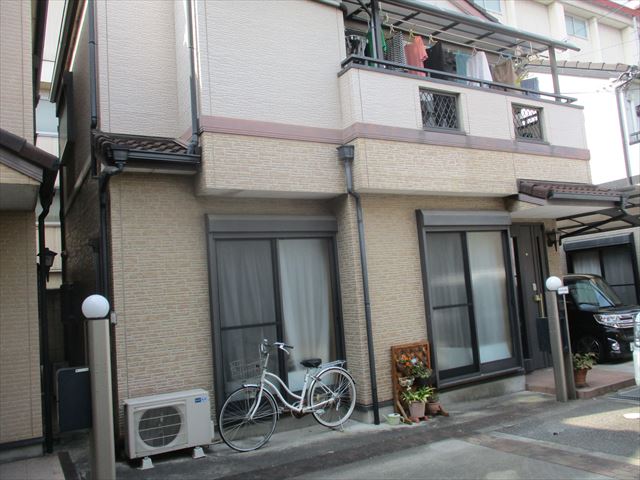 茨木市で戸建住宅（2階建て）窯業サイディング壁の塗装工事を行いました。
