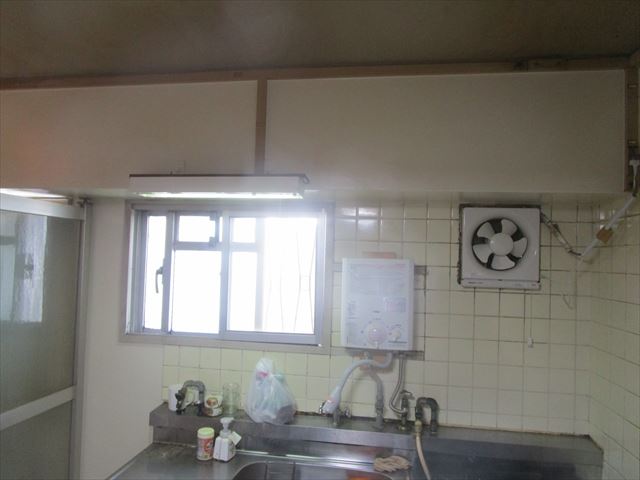 塗装後の台所モルタル壁