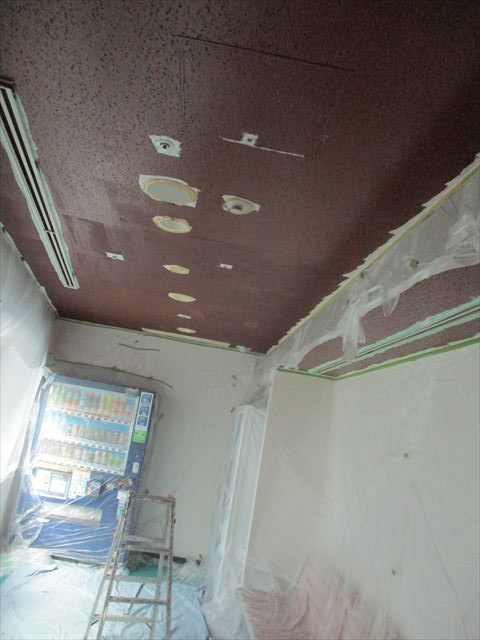 天井中塗り塗装終了です。