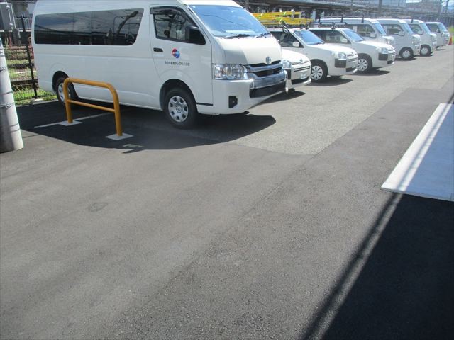 京都市で会社敷地内の駐車場に駐車ライン引き塗装工事を行いました。