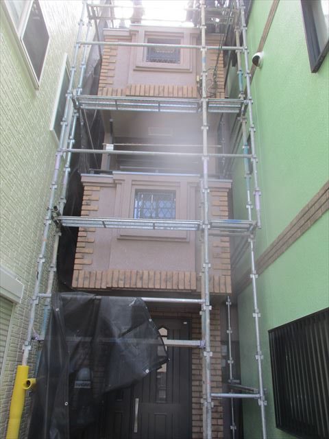 足場解体中