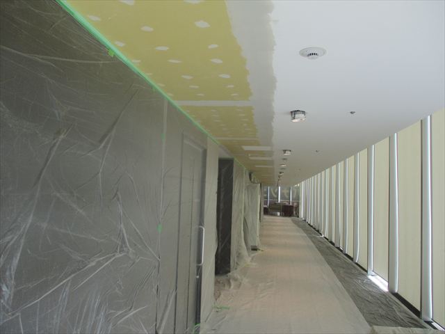 天井のパテ処理